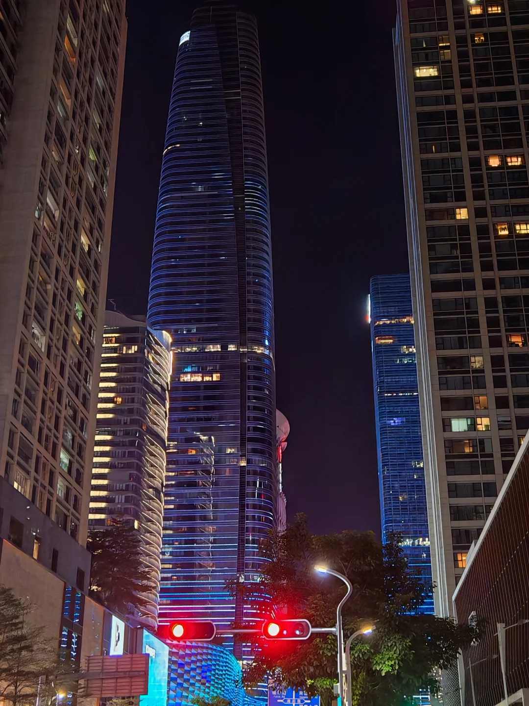 这大概就是深圳吧！真实的赛博朋克✨✨