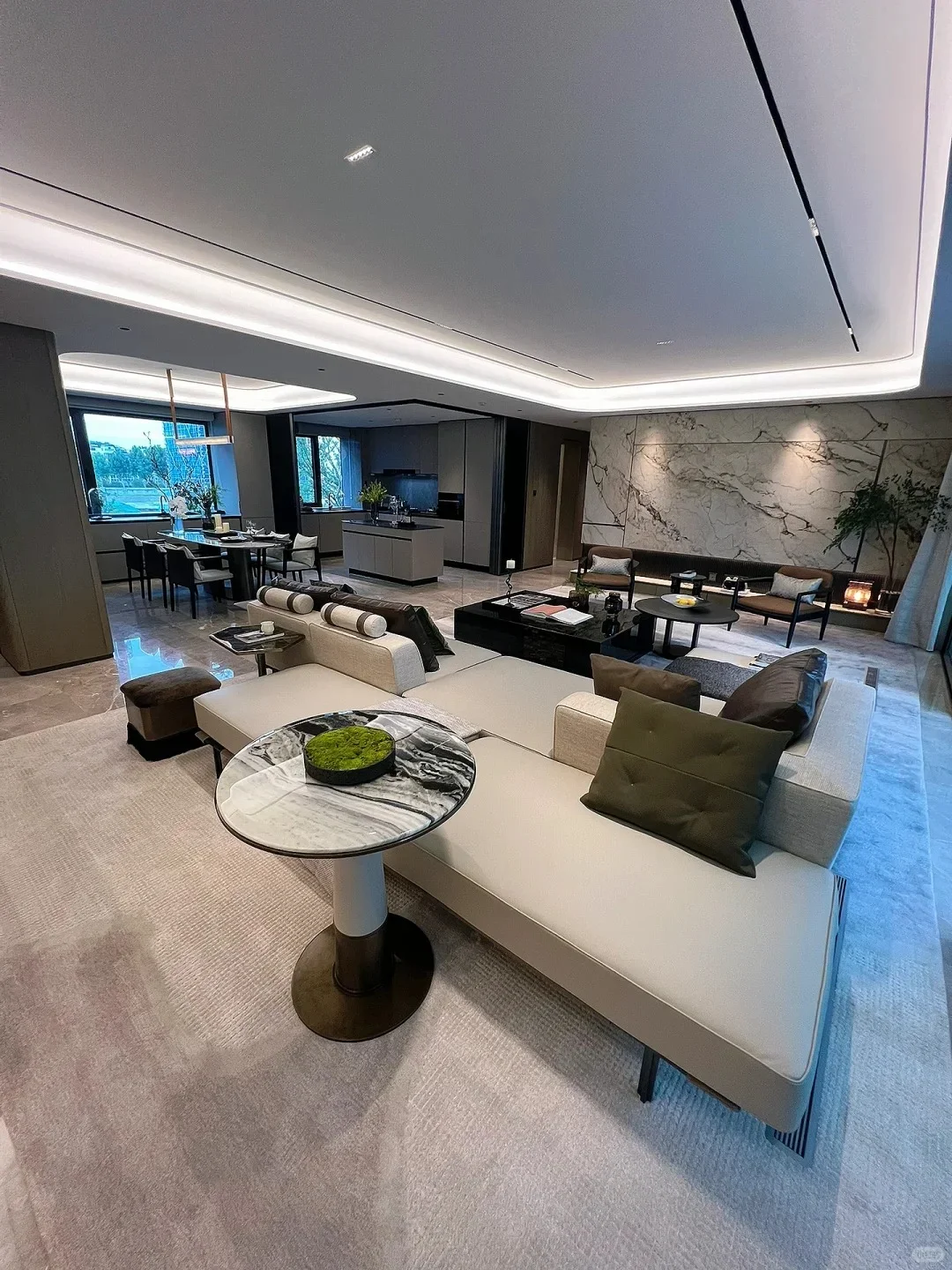 广州也遭不住了！200买户户大阳台的现房