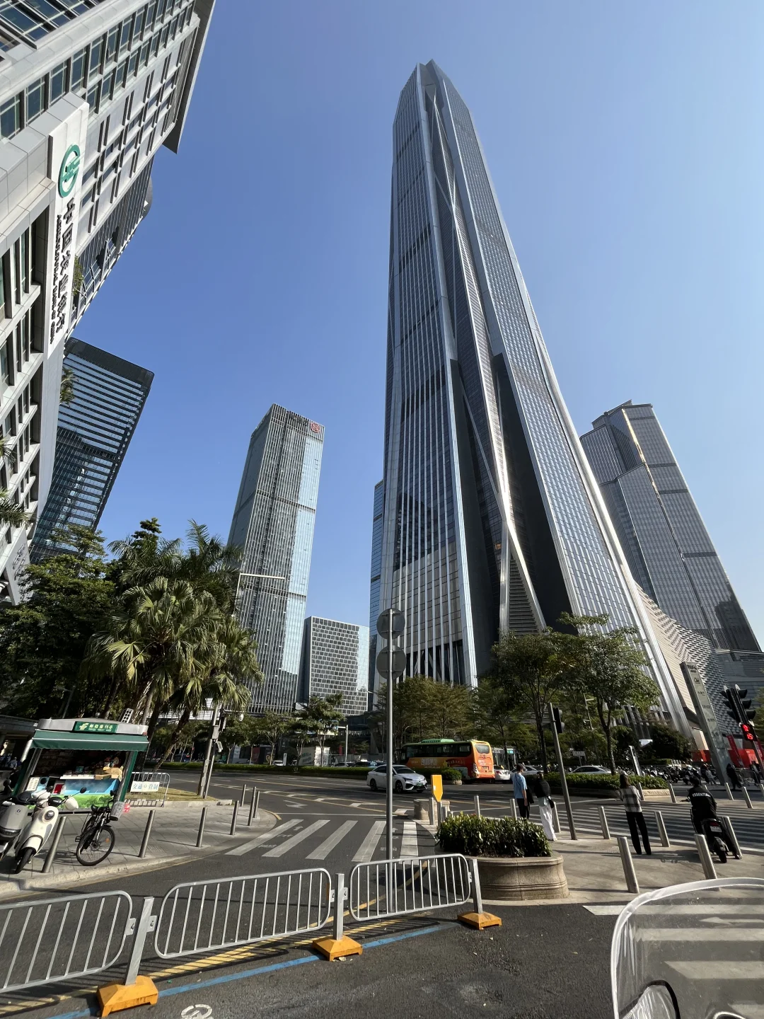 这里是深圳最繁华的地段 真的太震撼了！