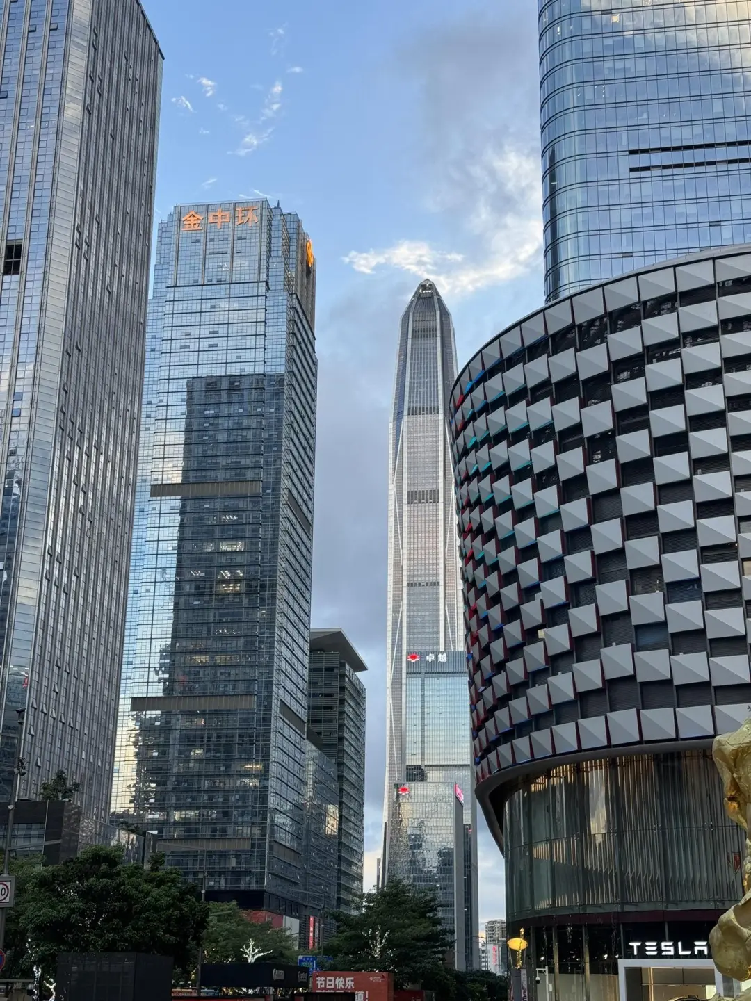 在深圳｜有钱叫深圳，没钱叫深渊🍂