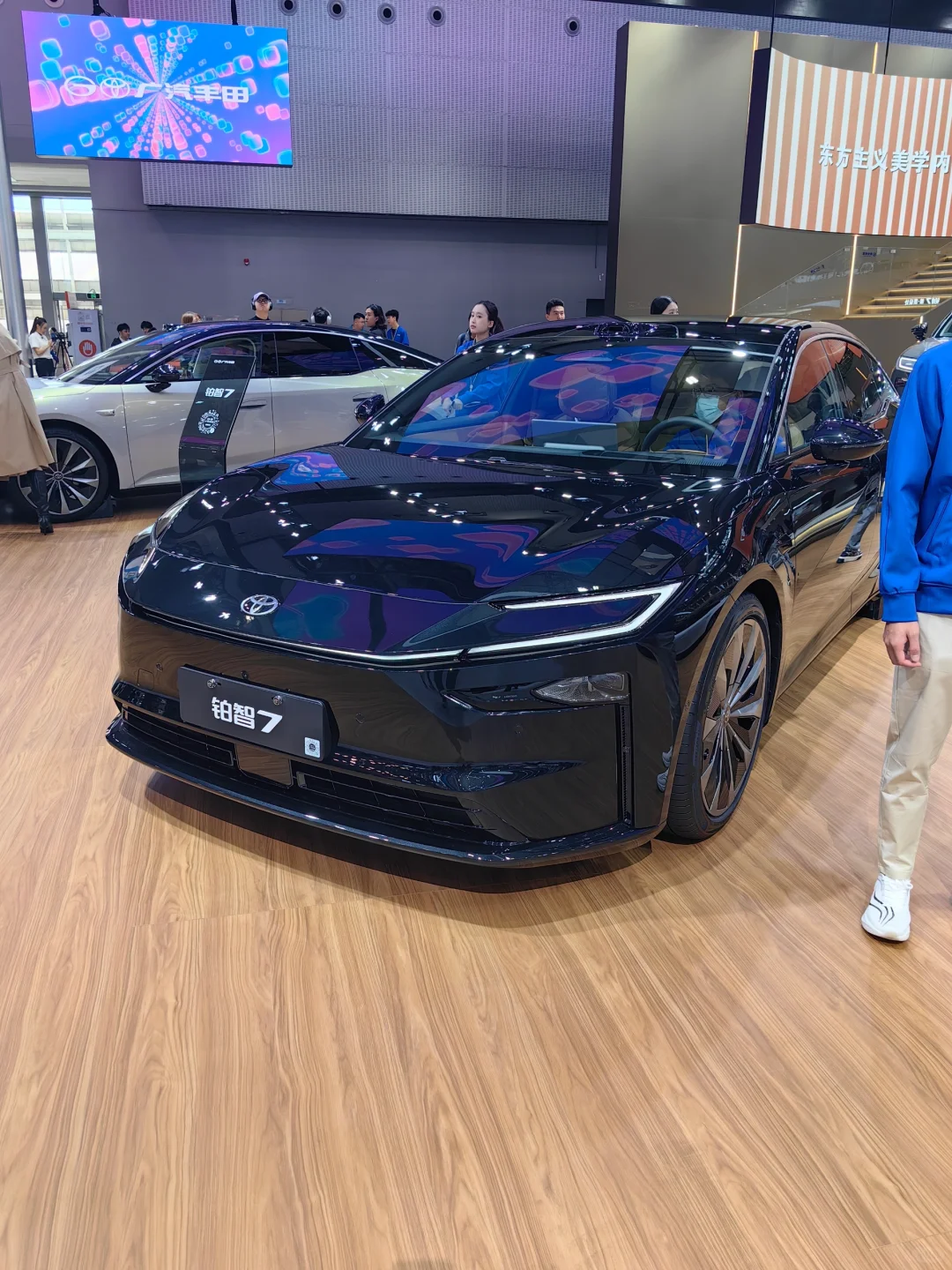 车展门票100，给20差不多了，看完真不值