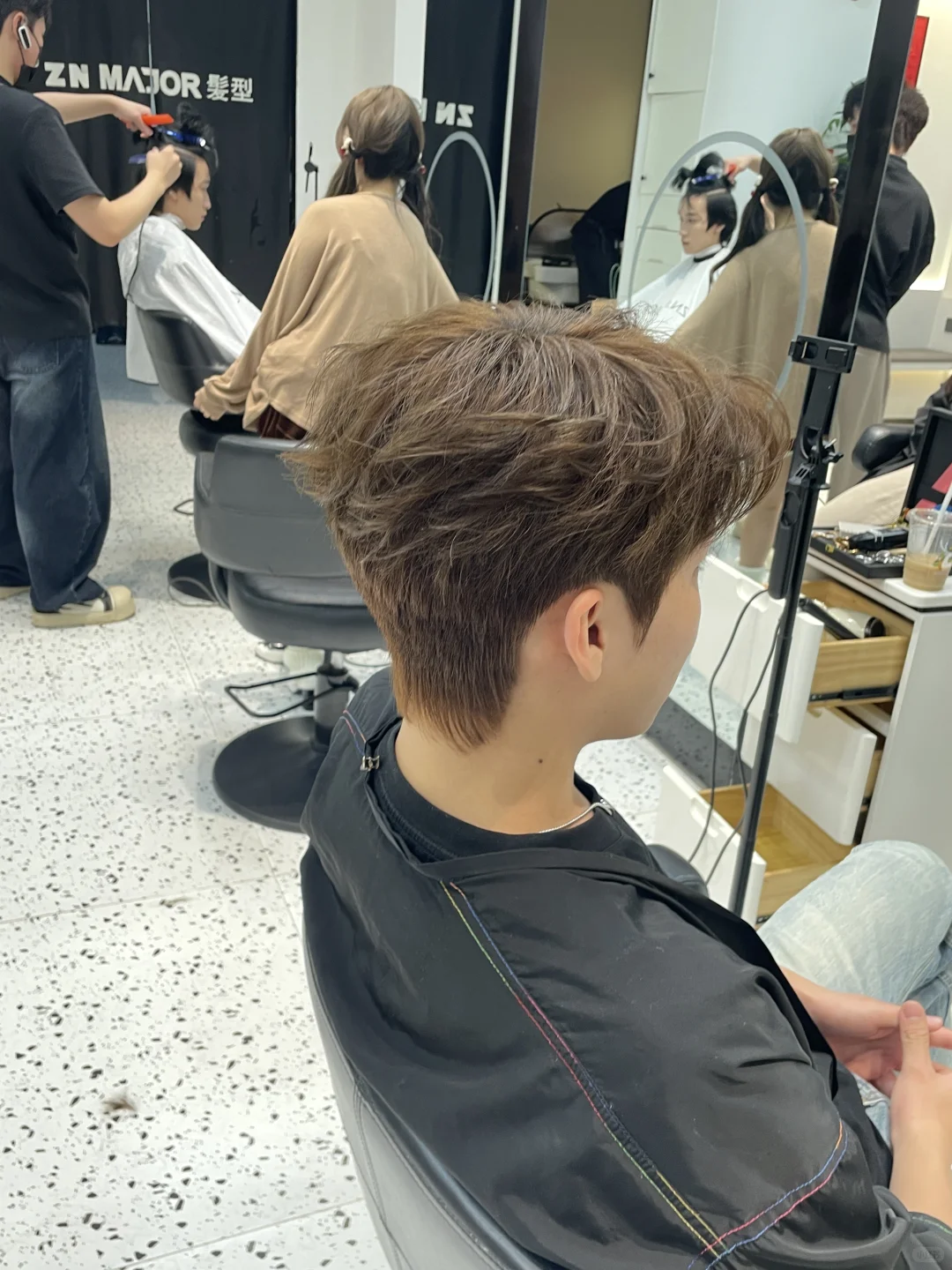 在深圳染了2个小时300多块大家觉得值不值.