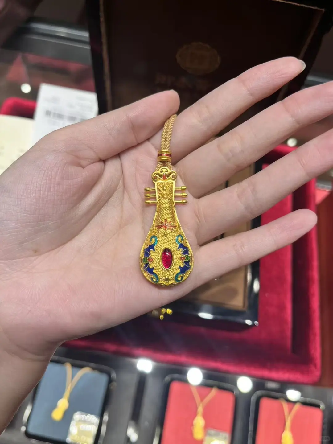 深圳湾这家店， 成了我衡量其他金店的标准