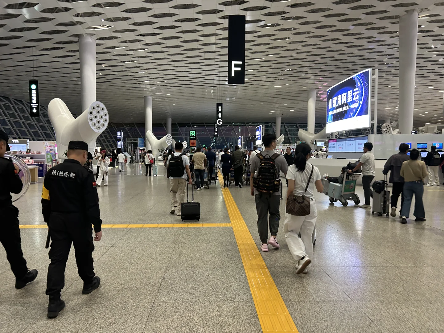 深圳今日穿衣实况（25.11.10）