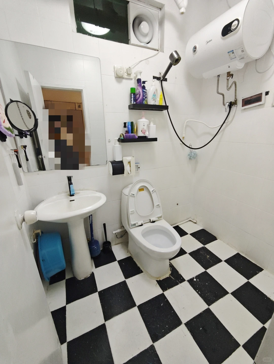 深圳南山麒麟花园电梯房次卧2100元，直租