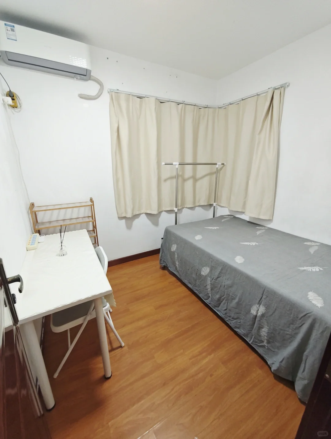 深圳南山麒麟花园电梯房次卧2100元，直租