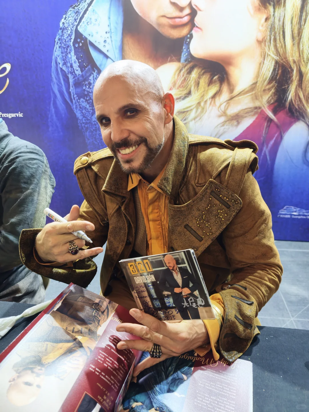 法罗朱广州站首场签售之大尾巴