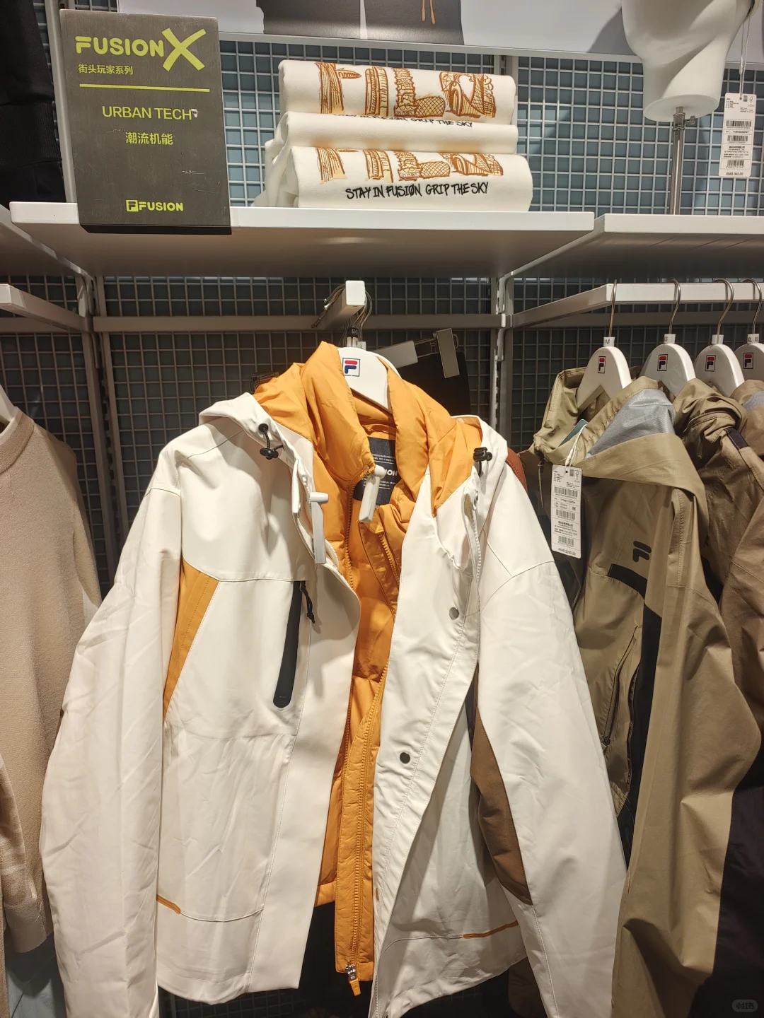 广州万国奥特莱斯实录！人多到像在 “抢”