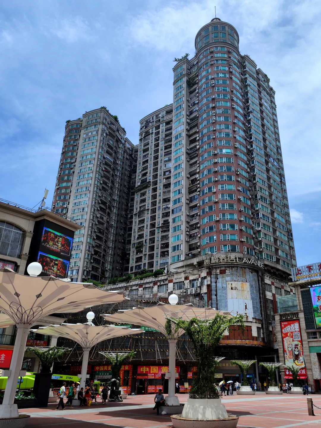 在广州，走了一回上下九步行街。