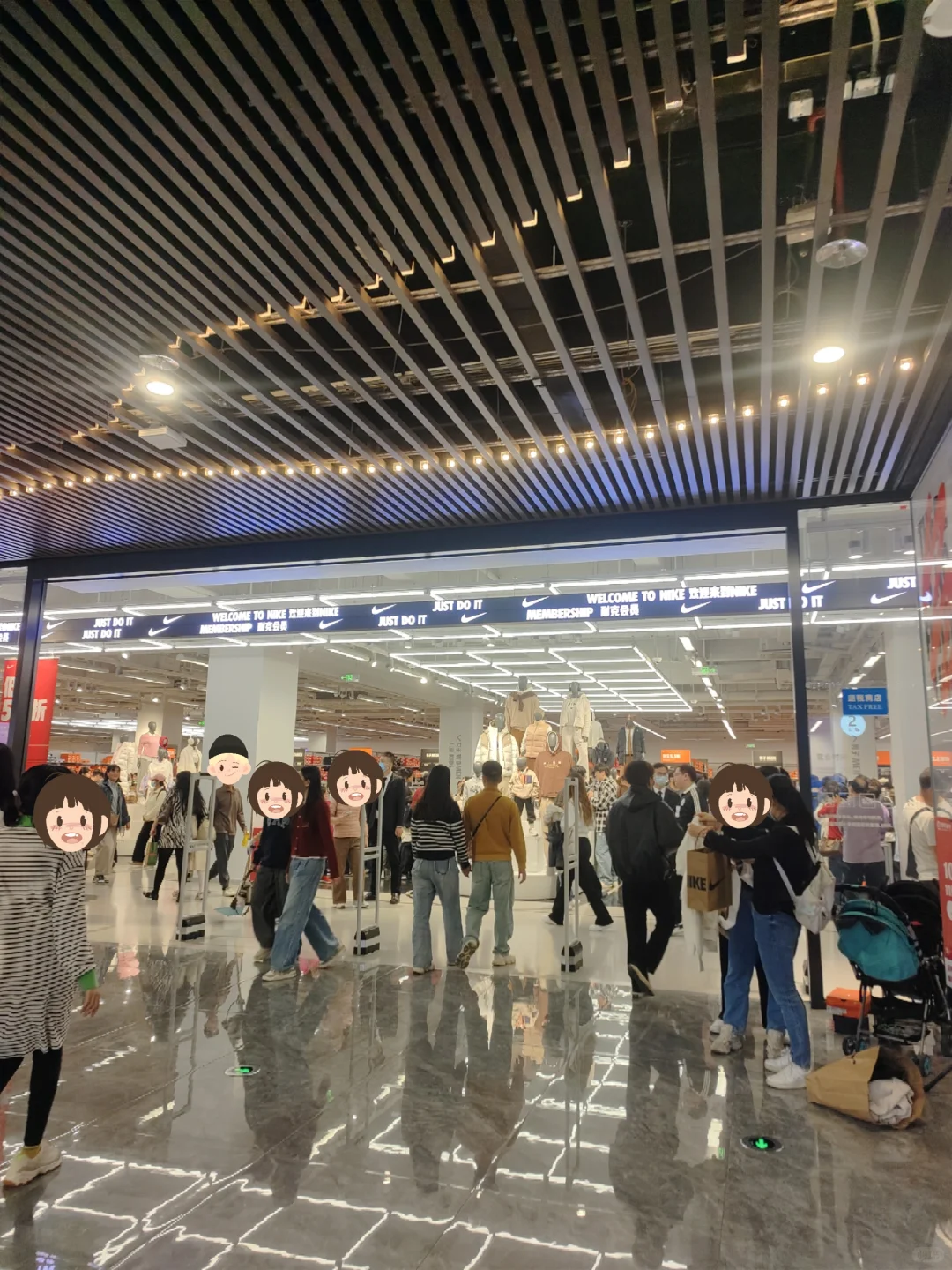 广州万国奥特莱斯实录！人多到像在 “抢”