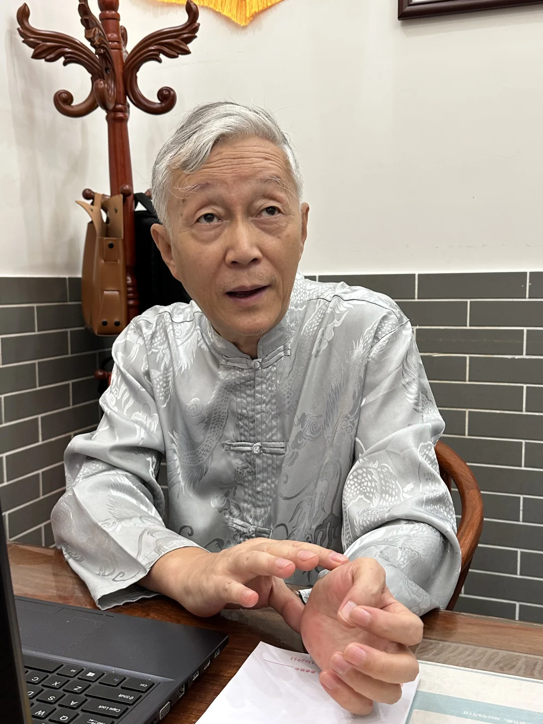 这个刚出山的东莞老先生把月永方子又訷又准