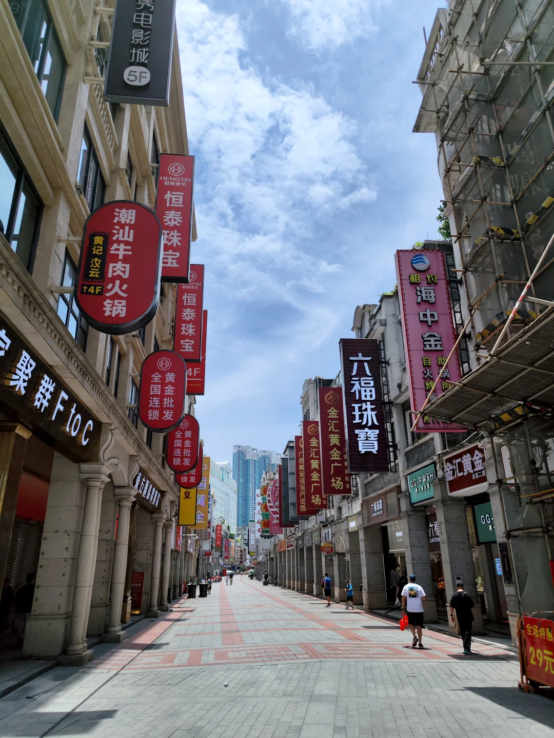 在广州，走了一回上下九步行街。