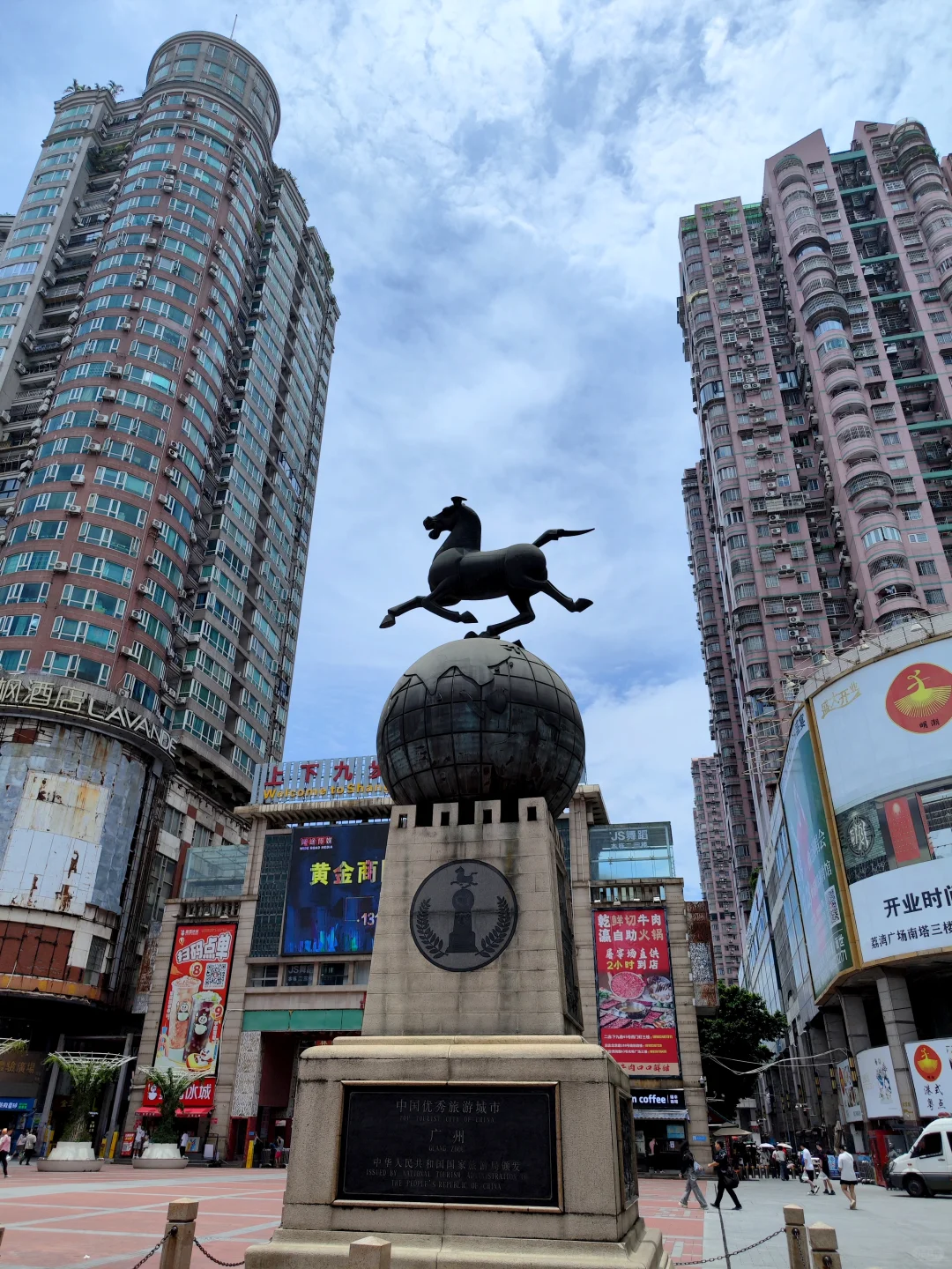 在广州，走了一回上下九步行街。