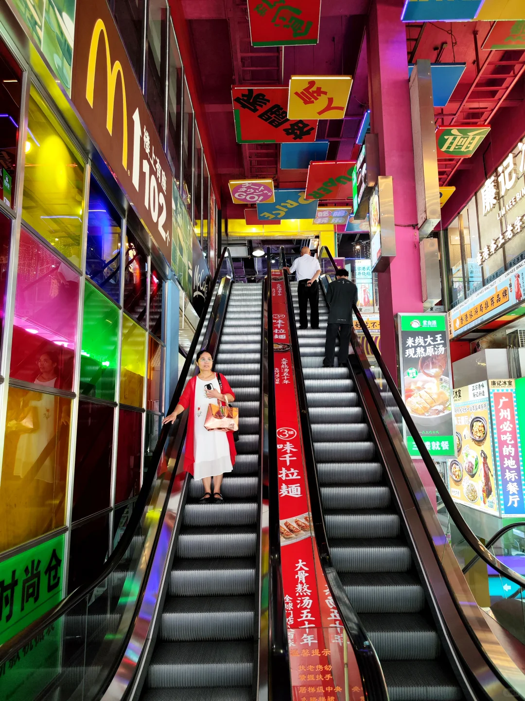 在广州，走了一回上下九步行街。