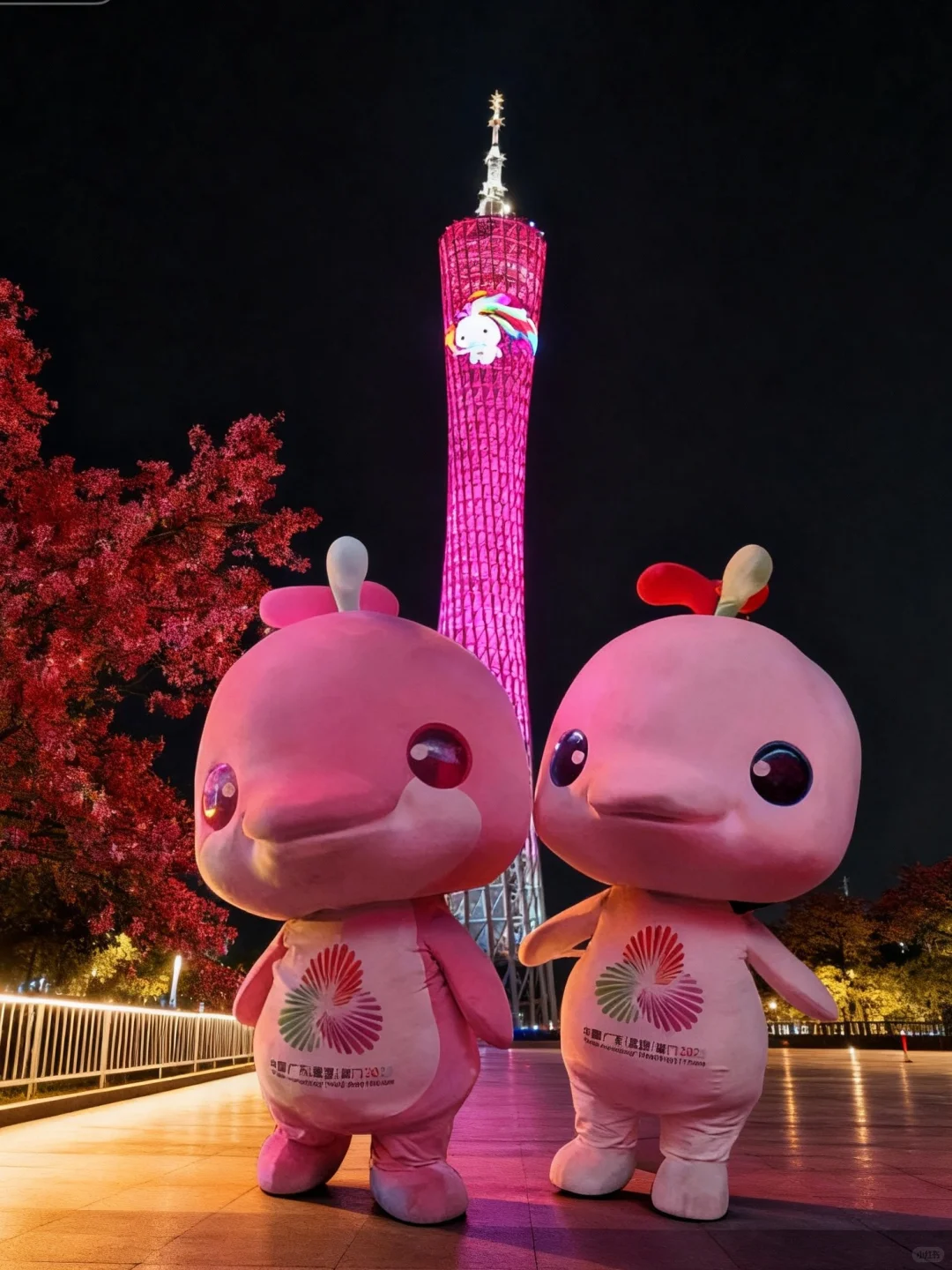 我们俩呀，上广州塔啦