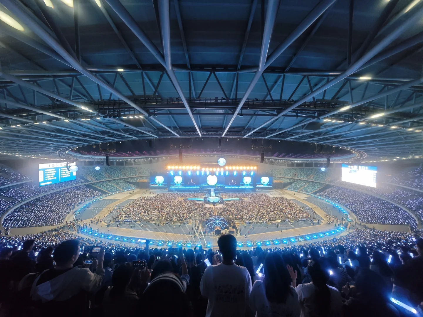 路人粉来广州五月天演唱会报道啦！