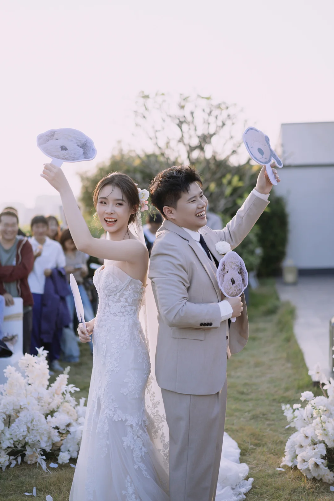 广州户外草坪婚礼 从校服到婚纱