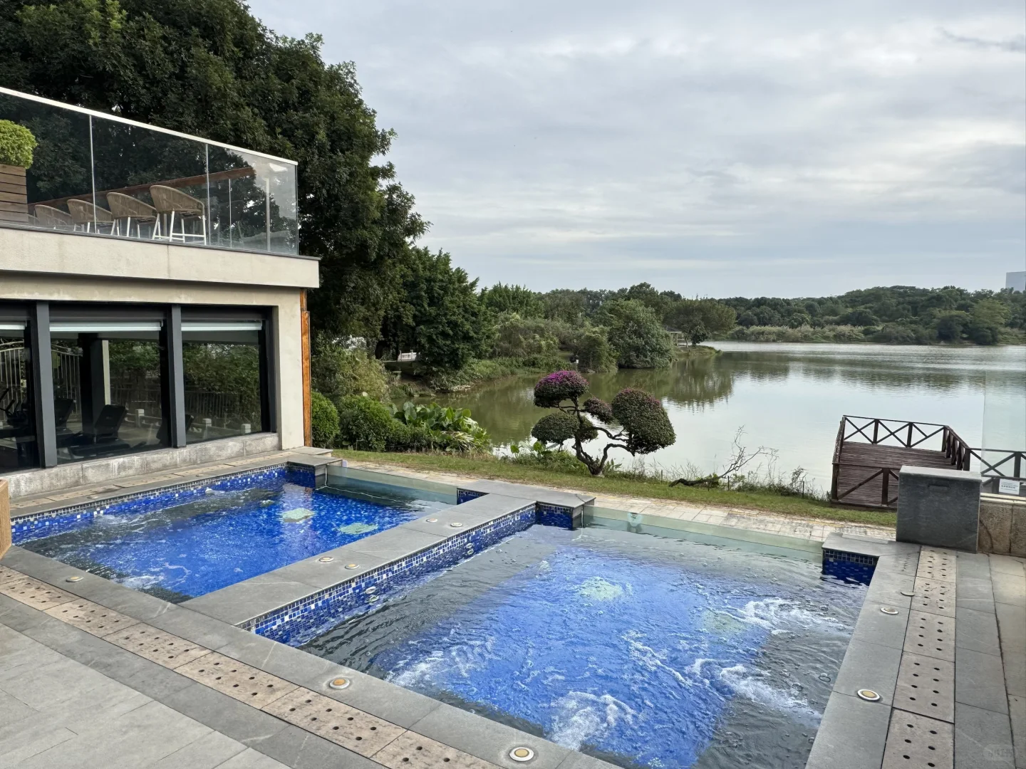 东莞松山湖｜园林生态汤泉，湖景一览无疑！