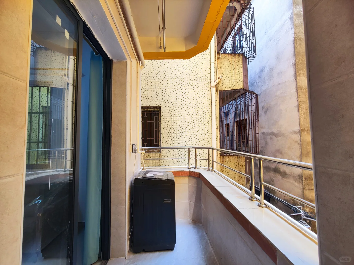 东莞汇峰中心附近豪华一房一厅大阳台1250