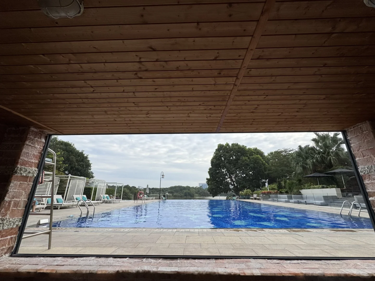 东莞松山湖｜园林生态汤泉，湖景一览无疑！