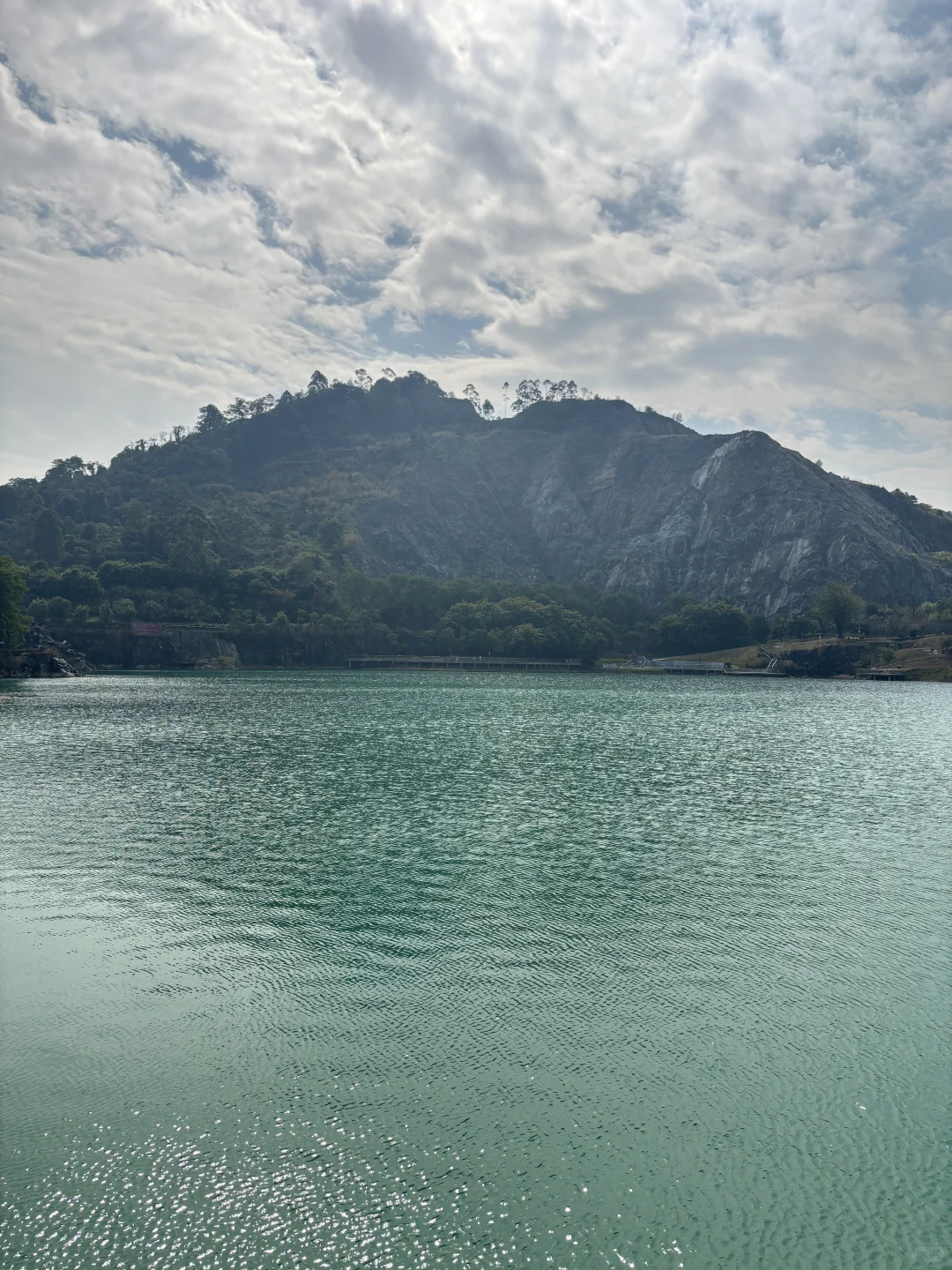 东莞遛娃惊喜发现！免费“小九寨沟”碧玉湖