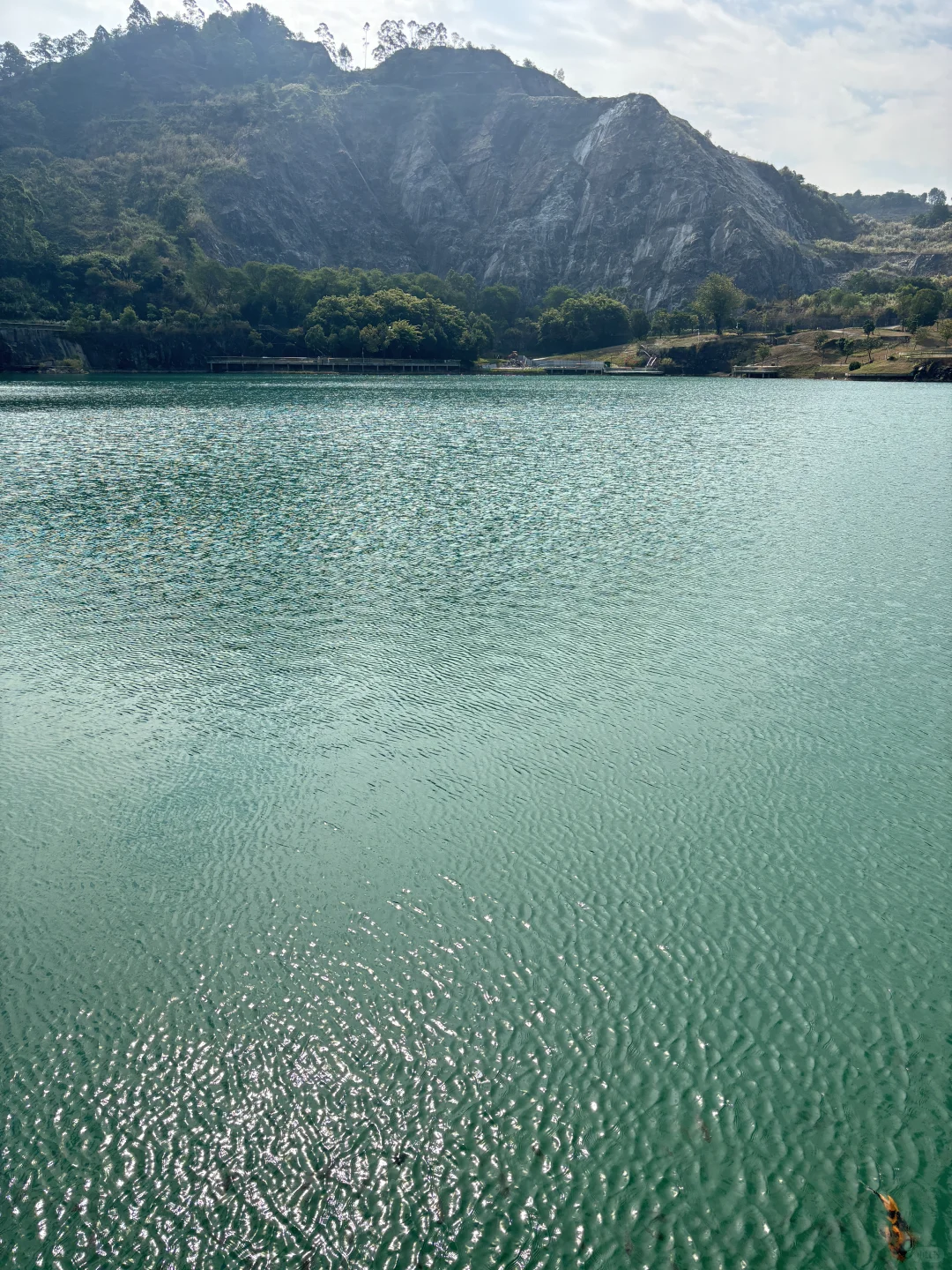 东莞遛娃惊喜发现！免费“小九寨沟”碧玉湖