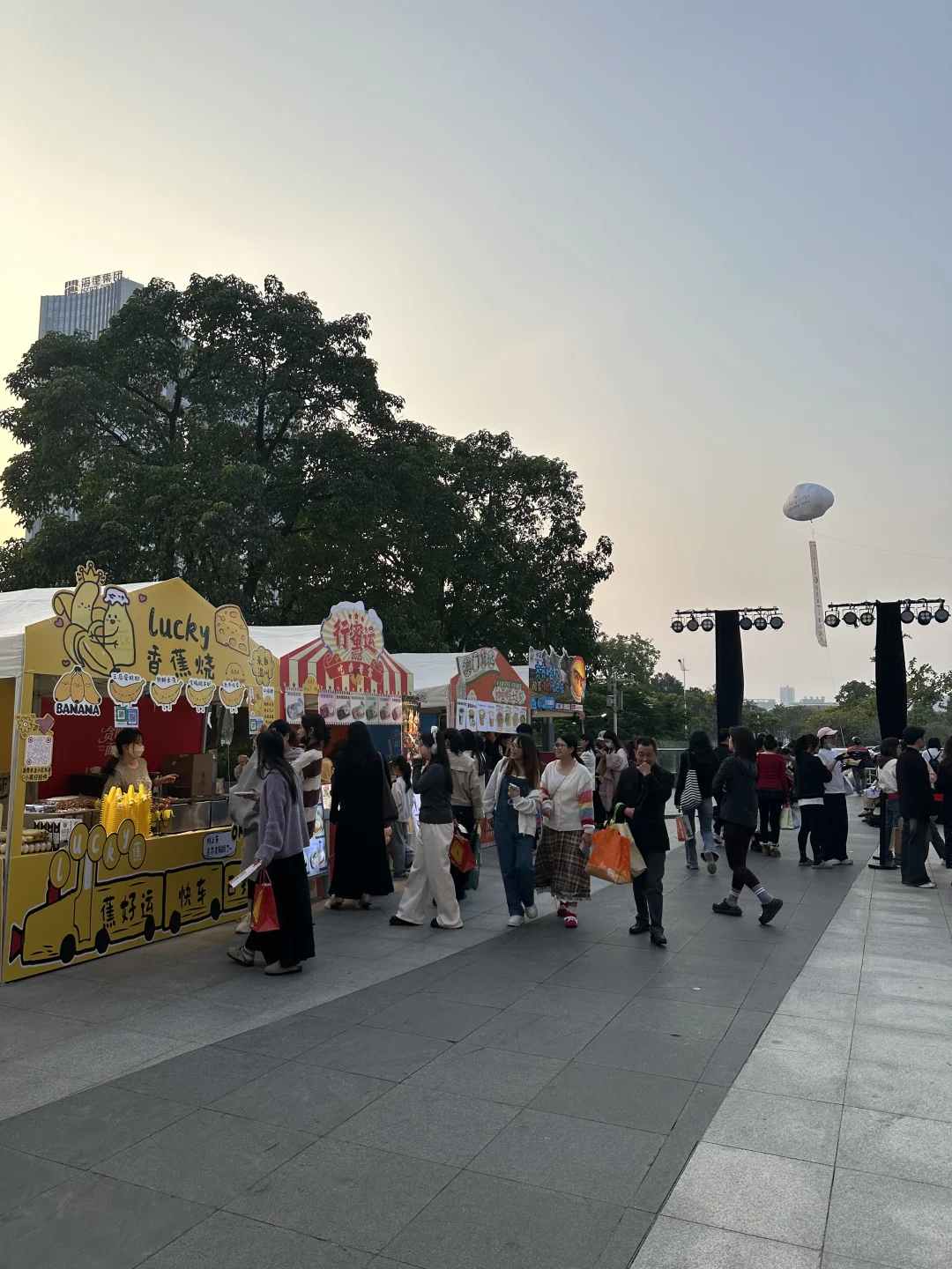 东莞国贸12.4下午17：00实况。。。面包节来袭