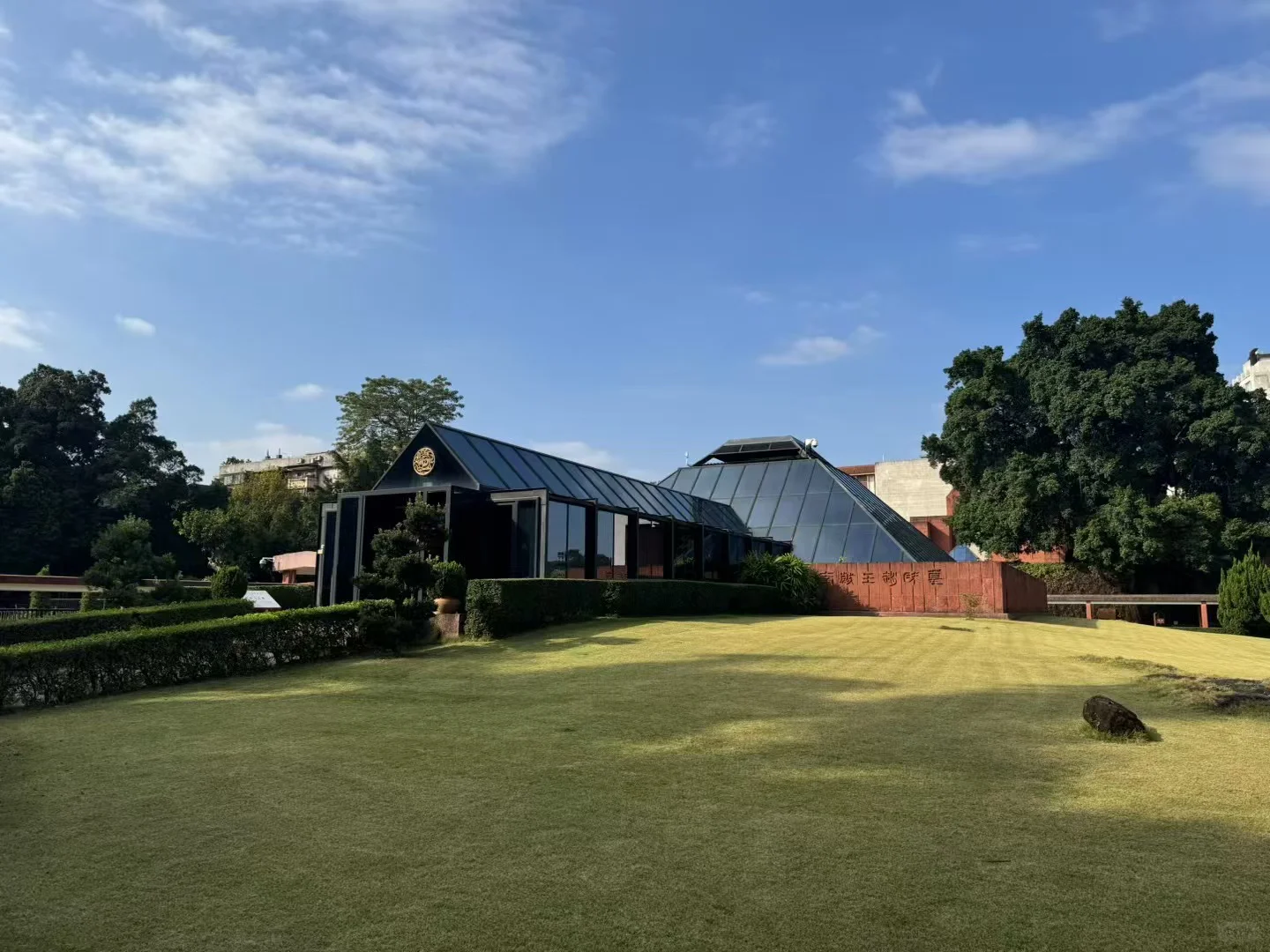 建议年轻人可以去广州