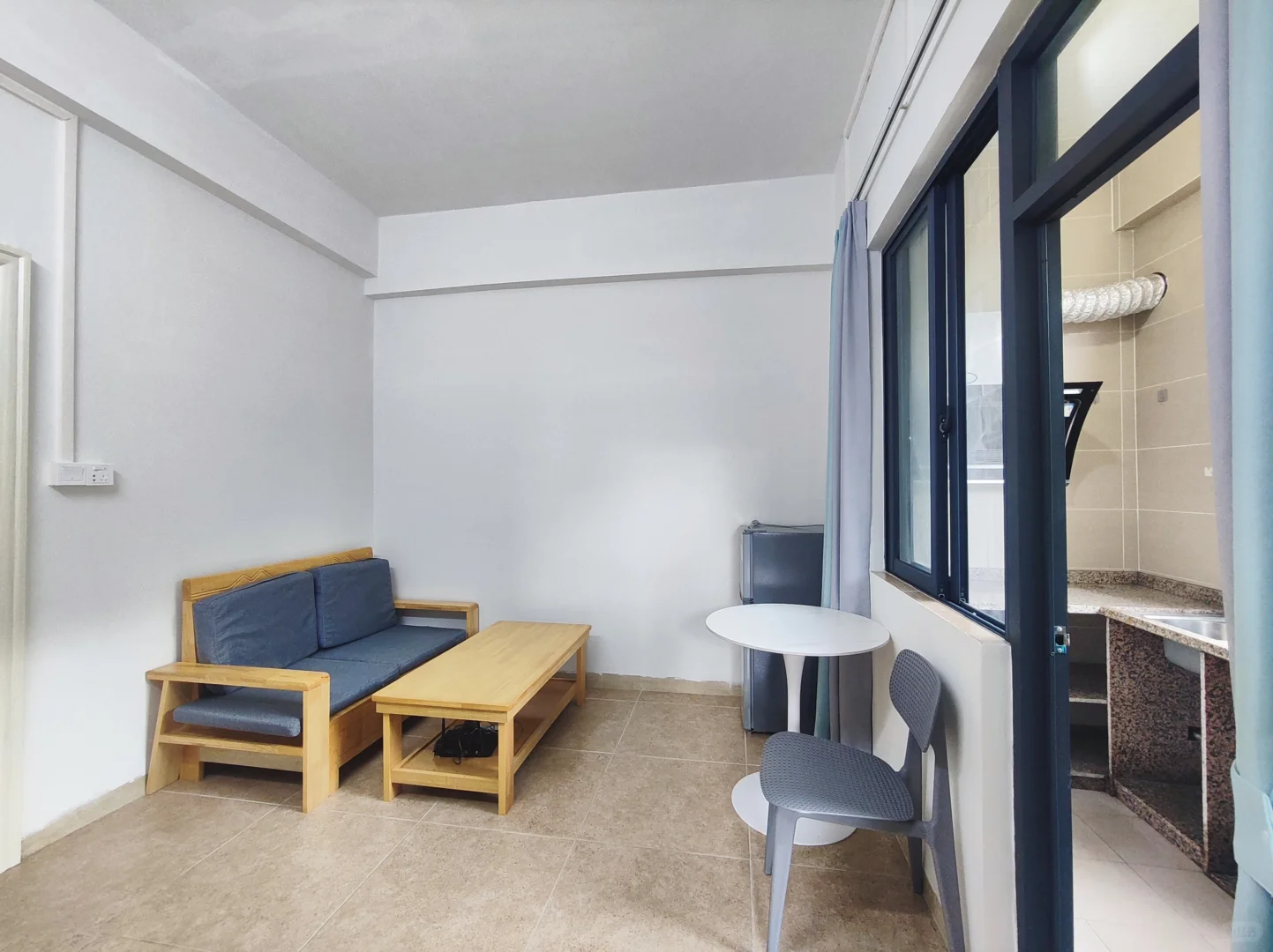 东莞汇峰中心附近豪华一房一厅1398