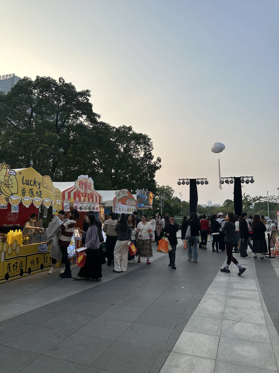 东莞国贸12.4下午17：00实况。。。面包节来袭