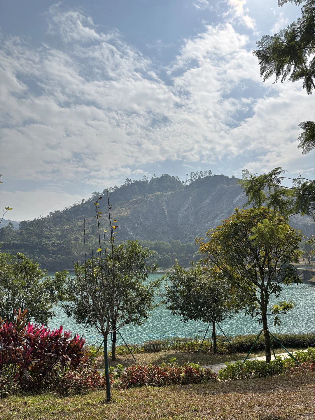 东莞遛娃惊喜发现！免费“小九寨沟”碧玉湖