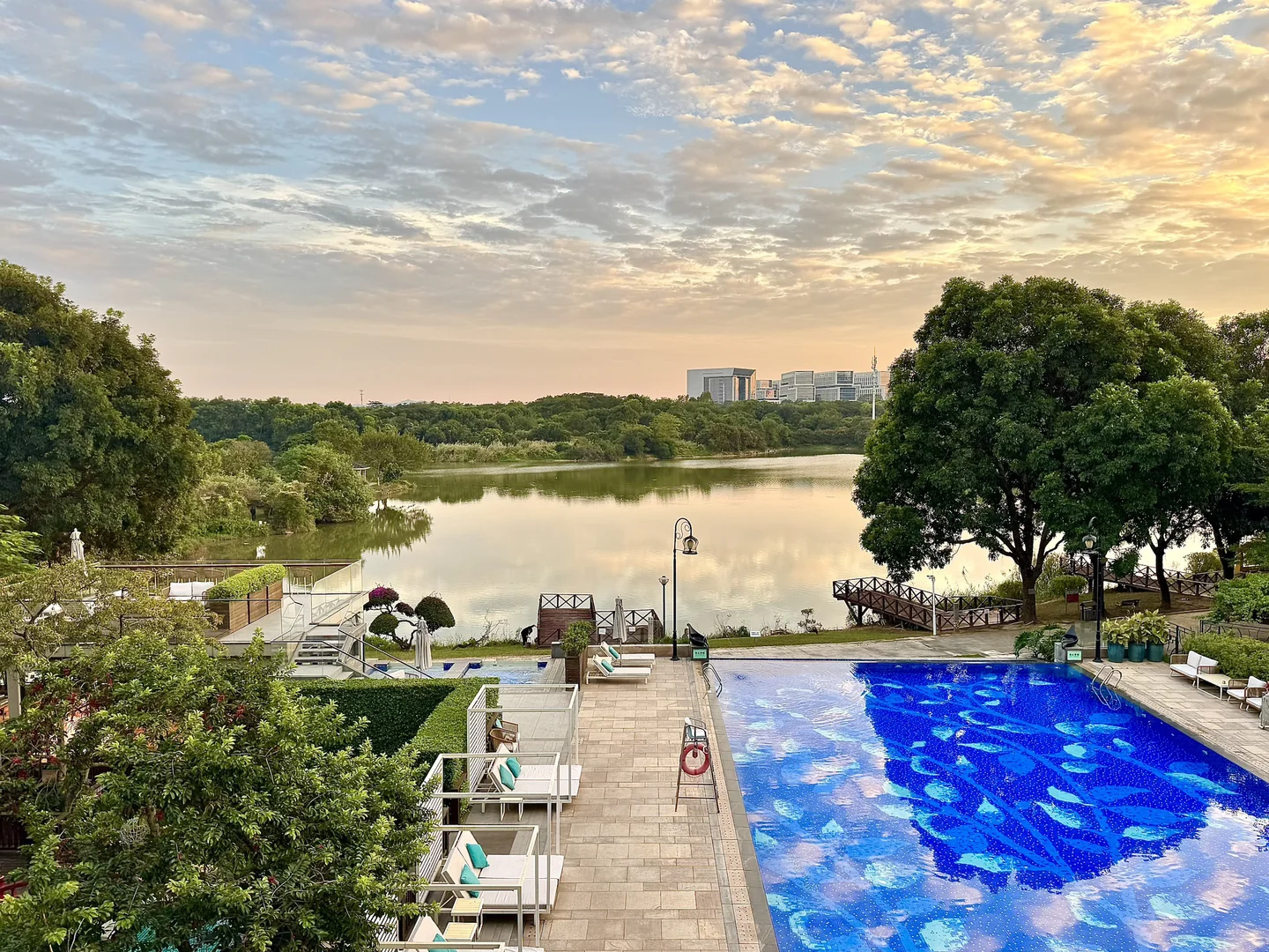 东莞松山湖｜园林生态汤泉，湖景一览无疑！