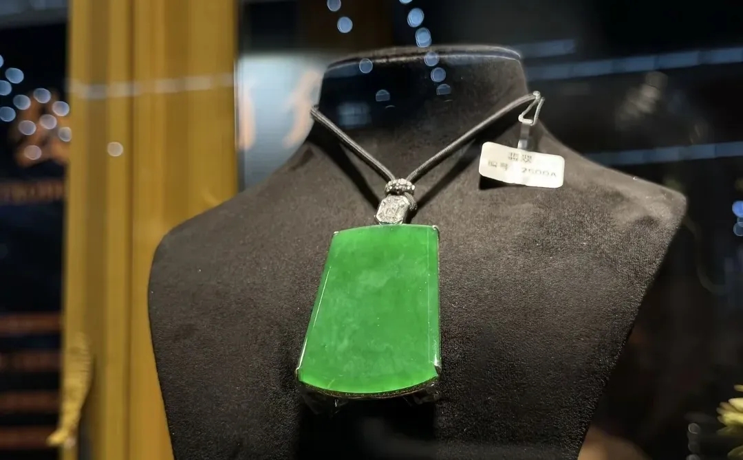 深圳国际珠宝展上的收藏级翡翠