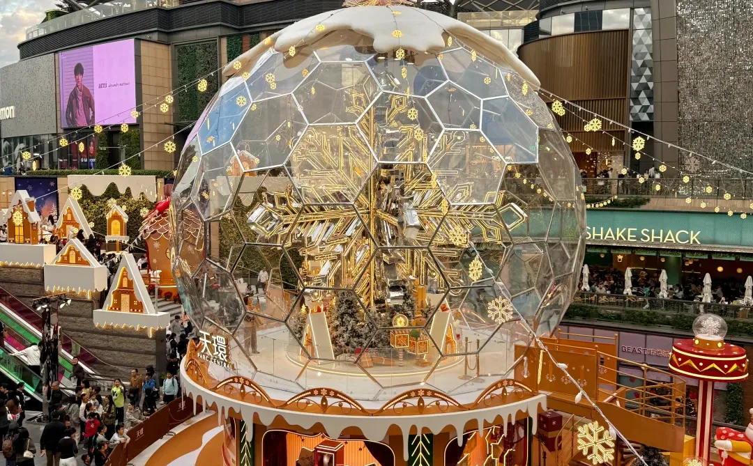 广州天环圣诞水晶球🔮亮灯啦 这里有一亿人