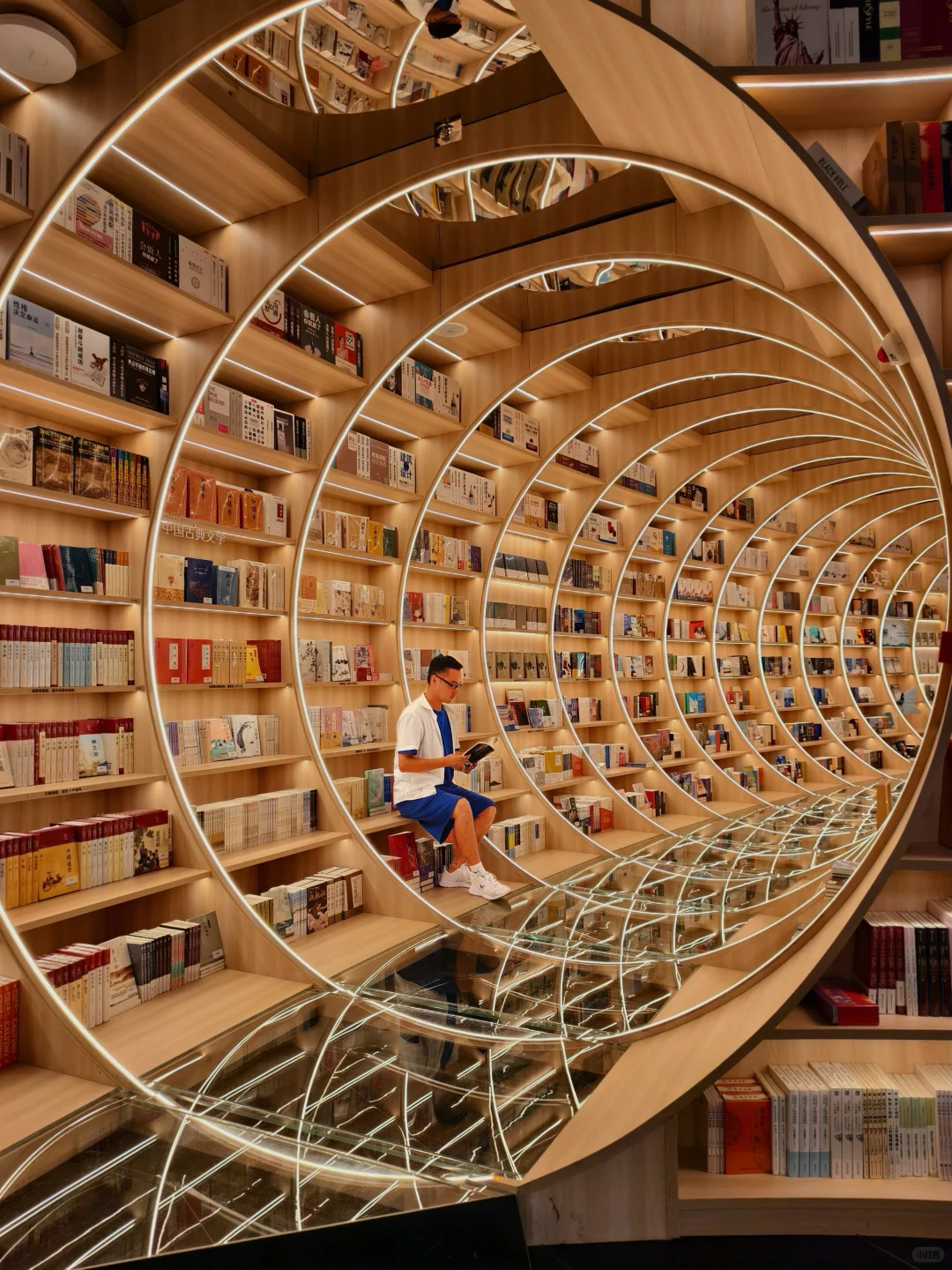 这家书店,我愿称之为深圳最美!!