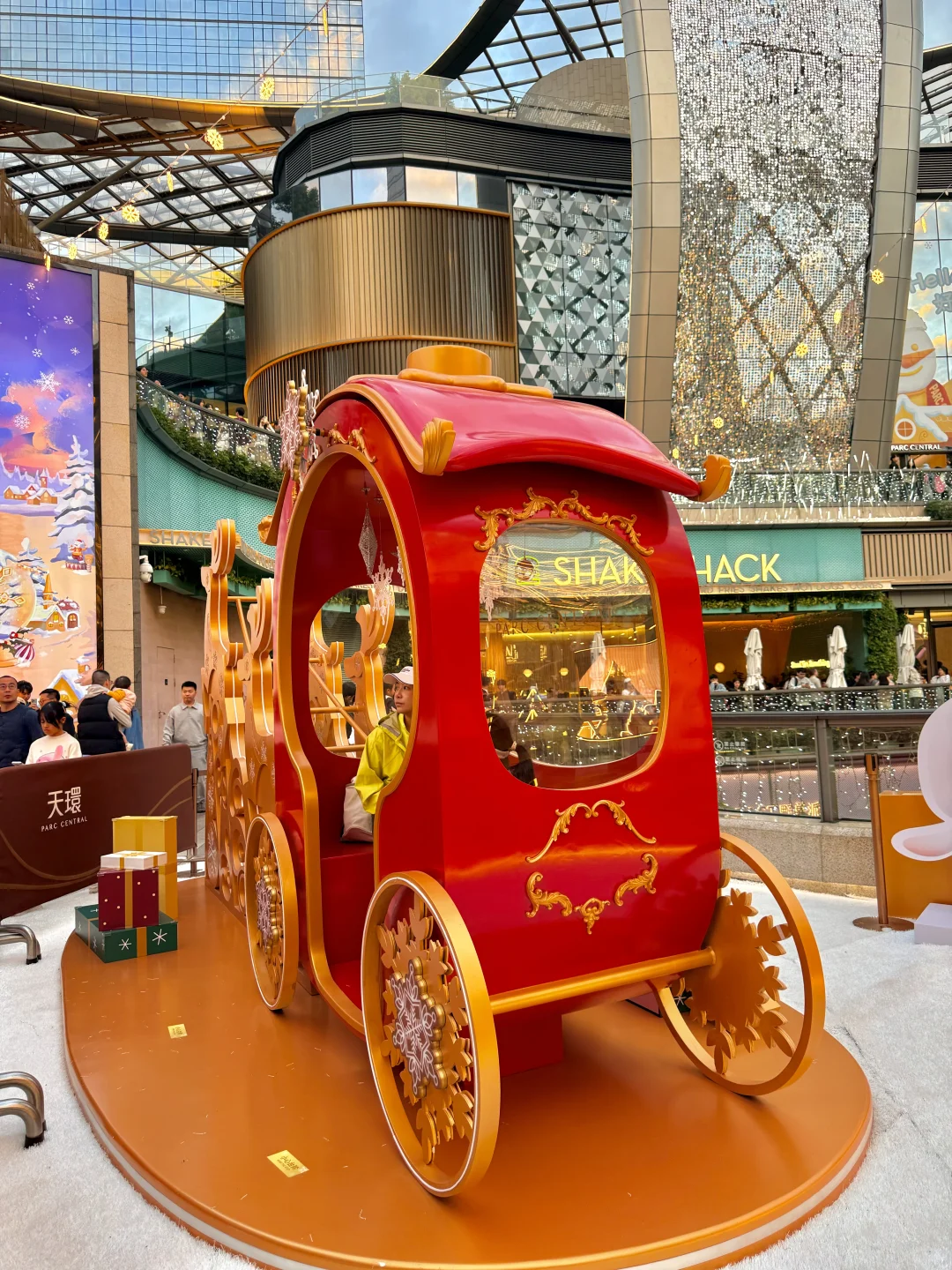 广州天环圣诞水晶球🔮亮灯啦 这里有一亿人