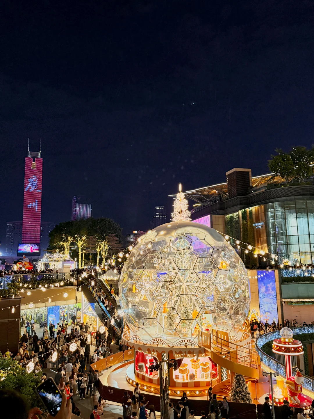 广州天环圣诞水晶球🔮亮灯啦 这里有一亿人