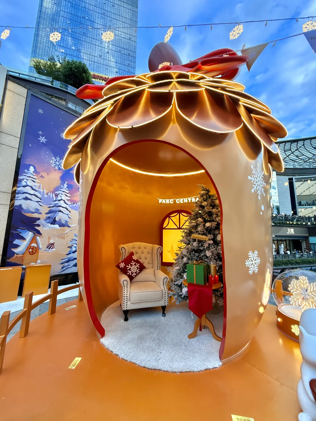 广州天环圣诞水晶球🔮亮灯啦 这里有一亿人