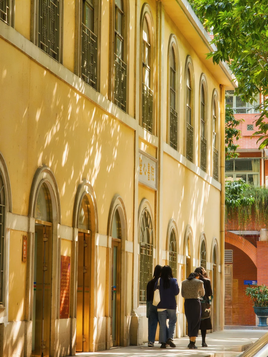 在广州一个人citywalk，拯救了我的高敏感