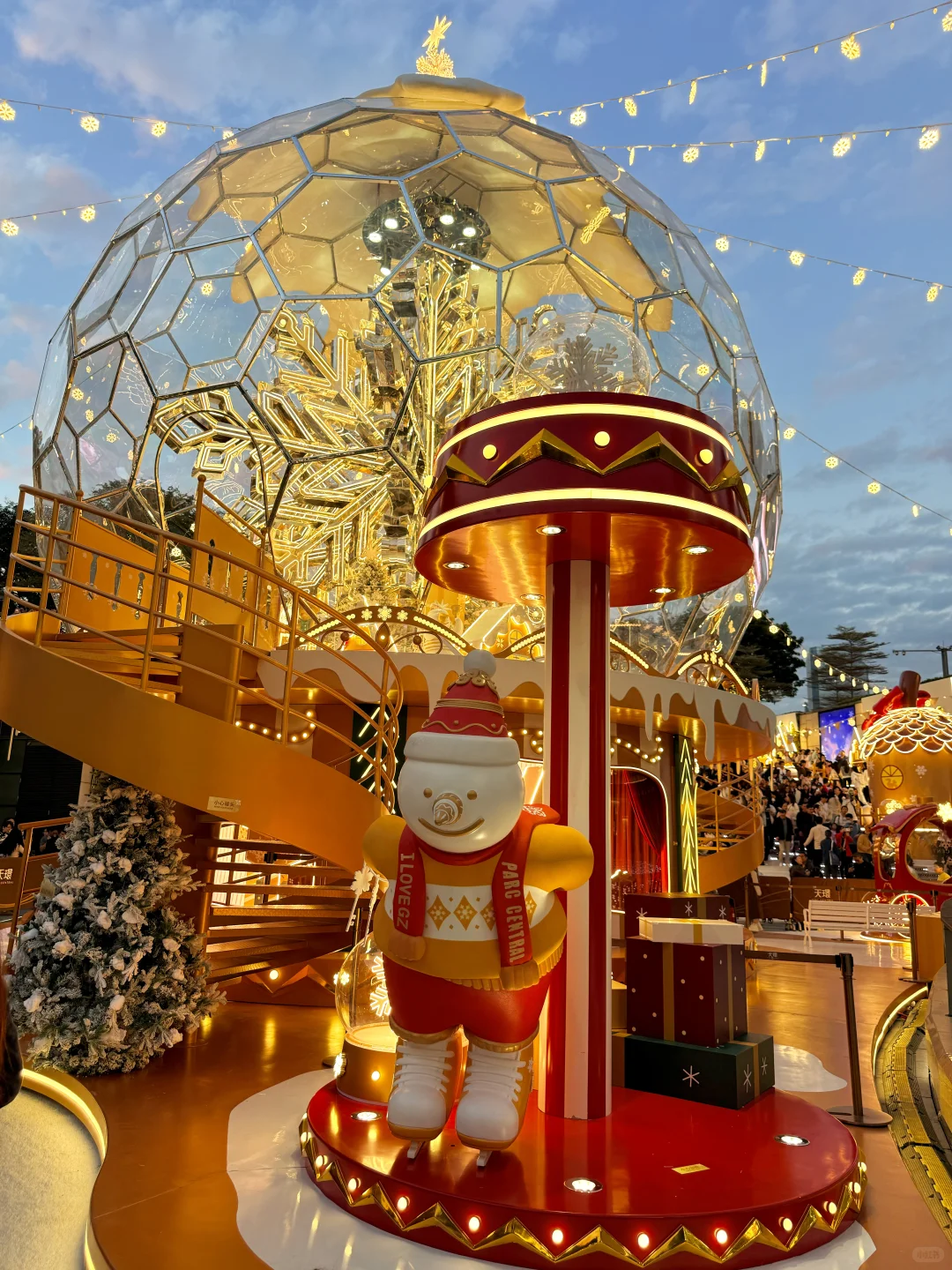 广州天环圣诞水晶球🔮亮灯啦 这里有一亿人