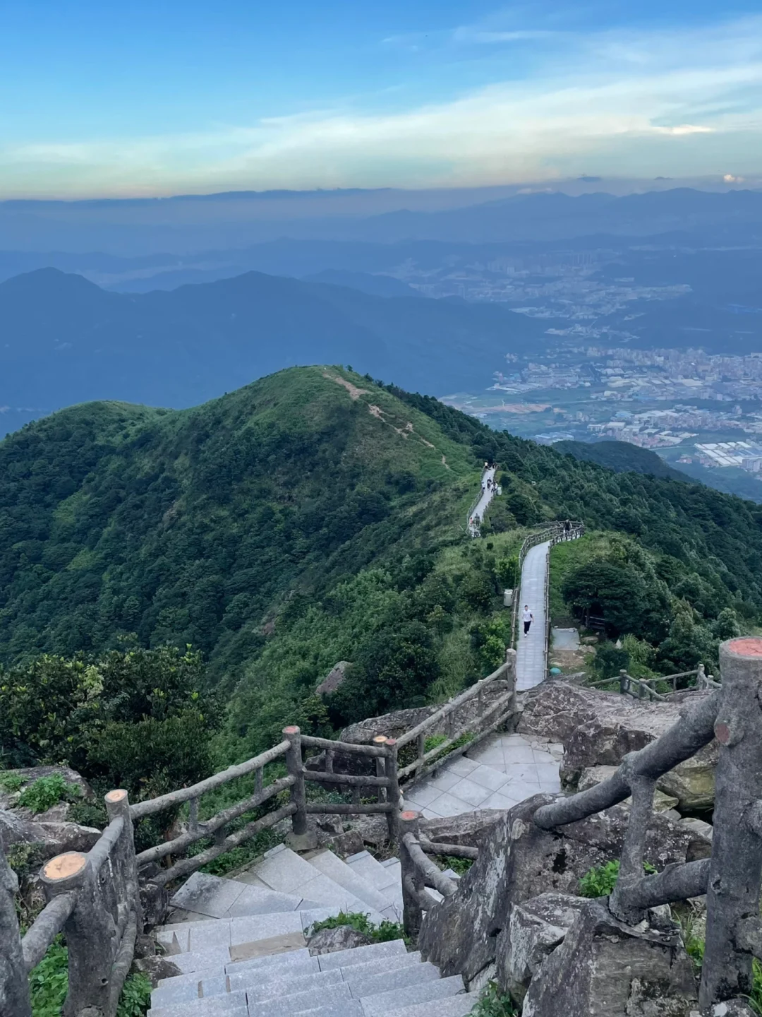 东莞第一峰拿下🤏