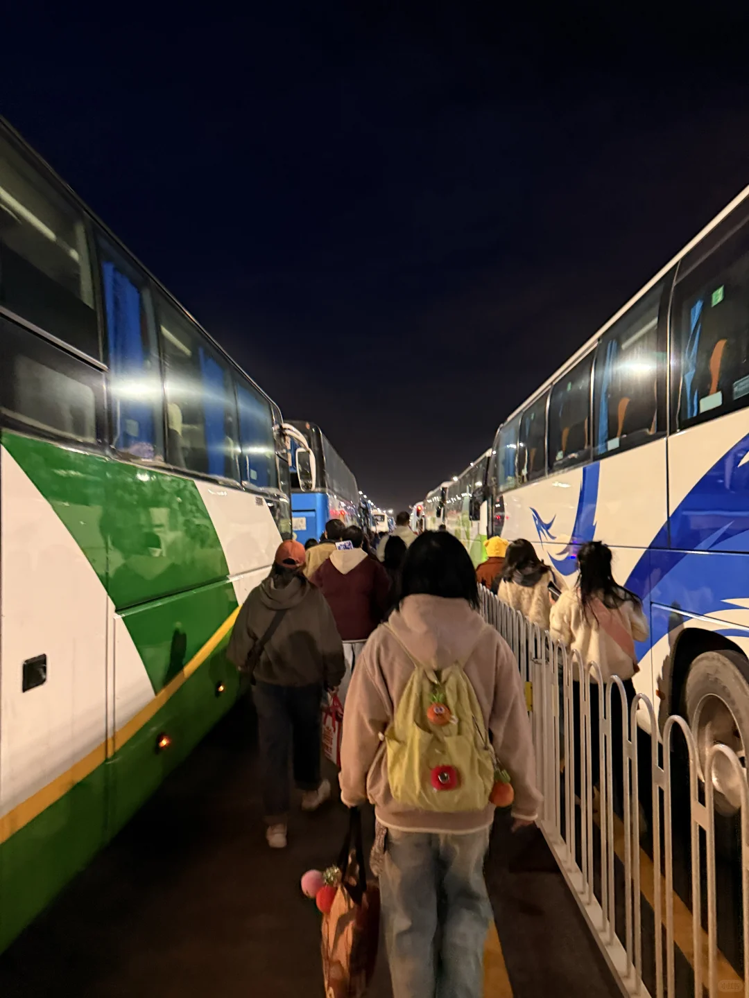 广州南到大湾区五月天的接驳大巴很方便！