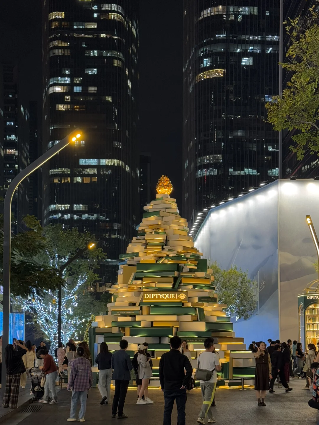 🎄你看，深圳万象天地今年的圣诞布景…