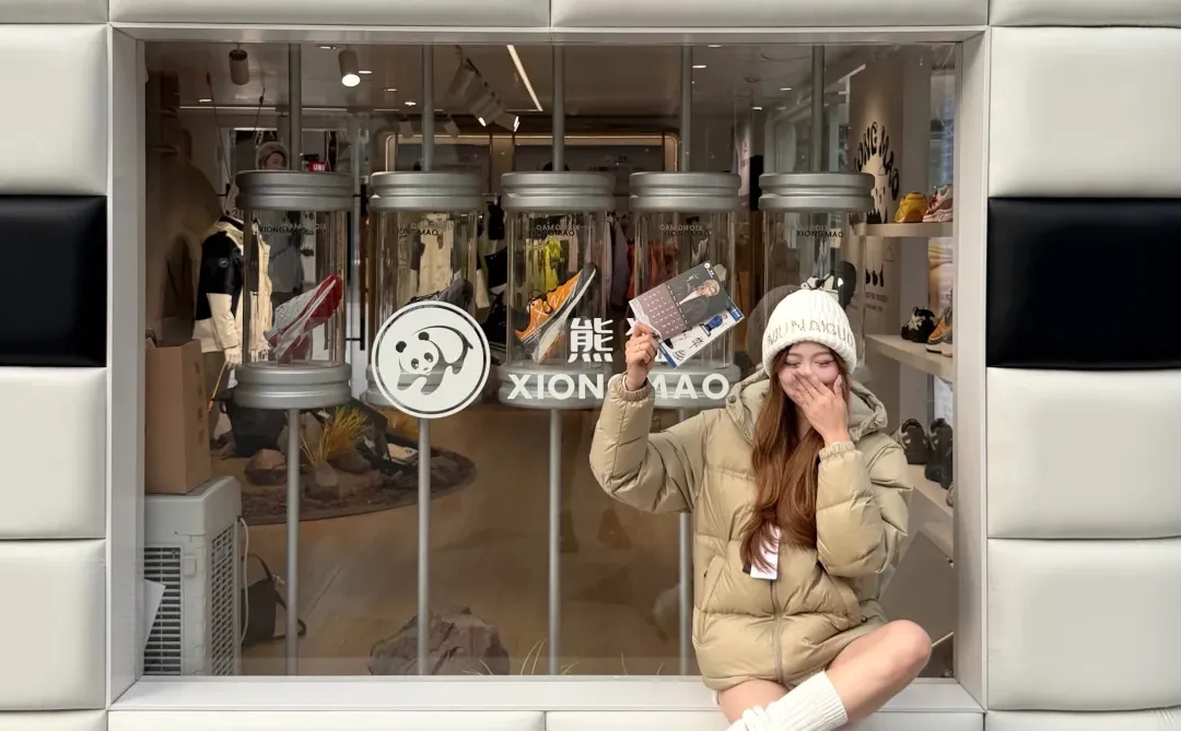 深圳大运天地！可可爱爱的熊猫好Q