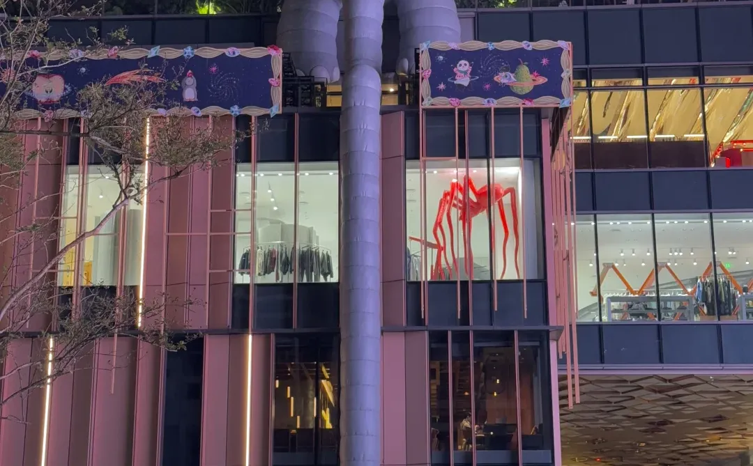 🎄你看，深圳万象天地今年的圣诞布景…