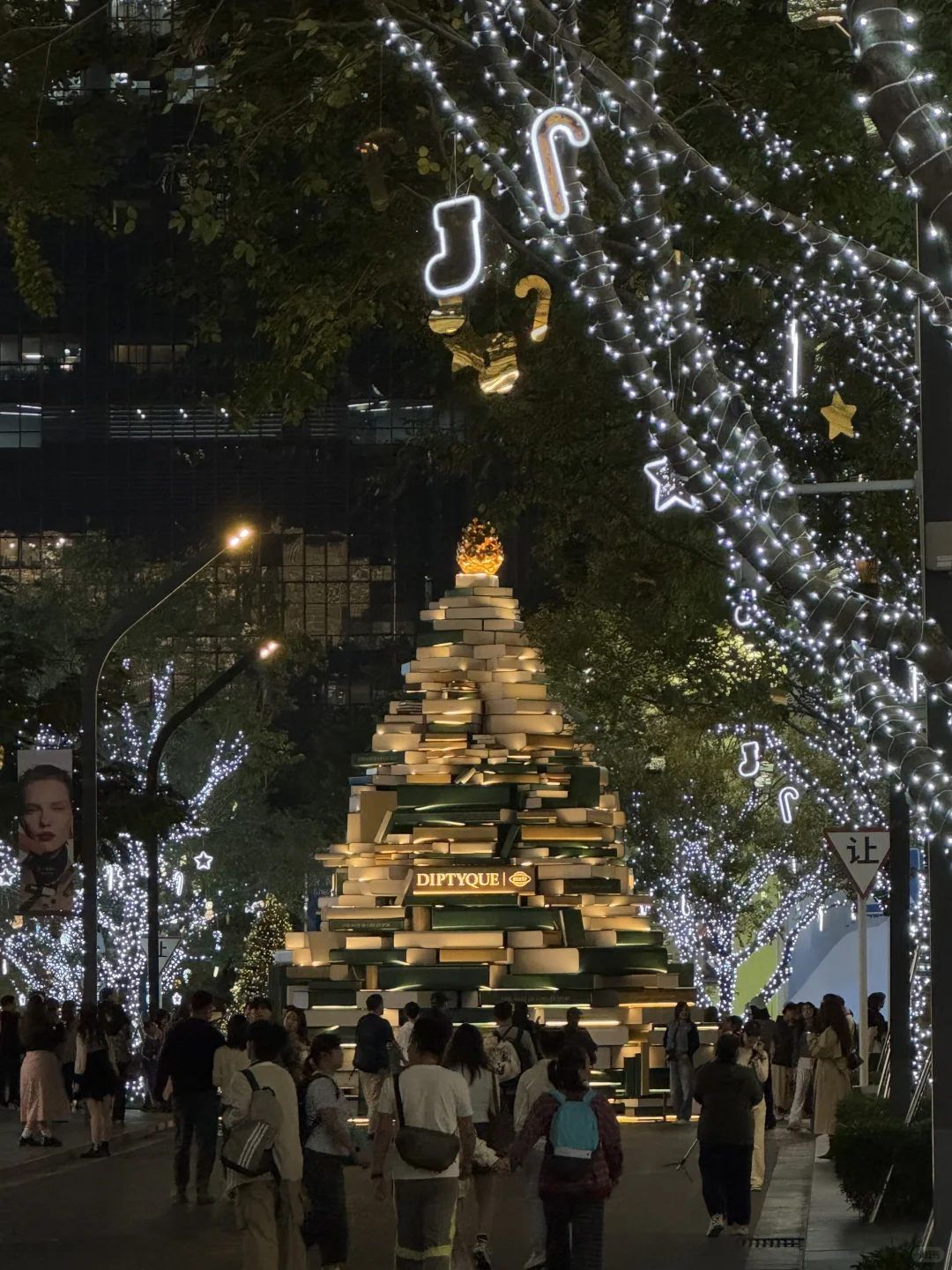 🎄你看，深圳万象天地今年的圣诞布景…