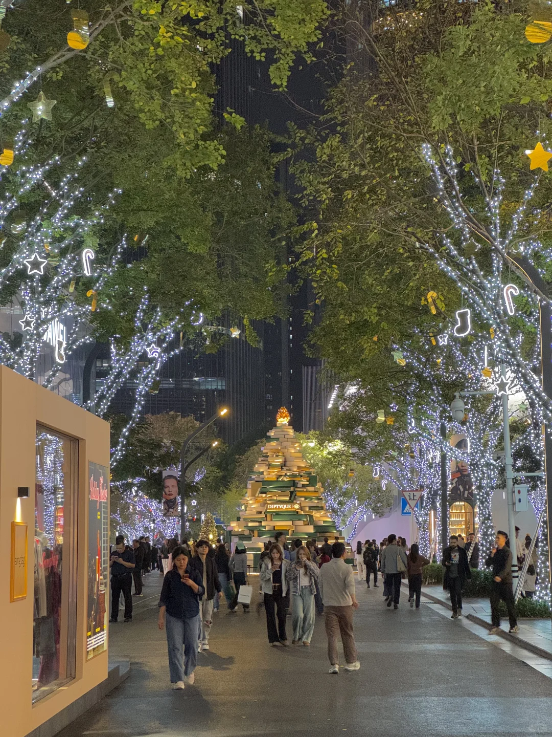 🎄你看，深圳万象天地今年的圣诞布景…