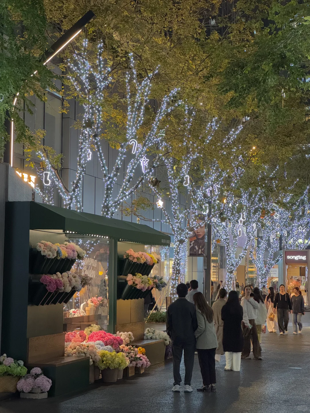 🎄你看，深圳万象天地今年的圣诞布景…