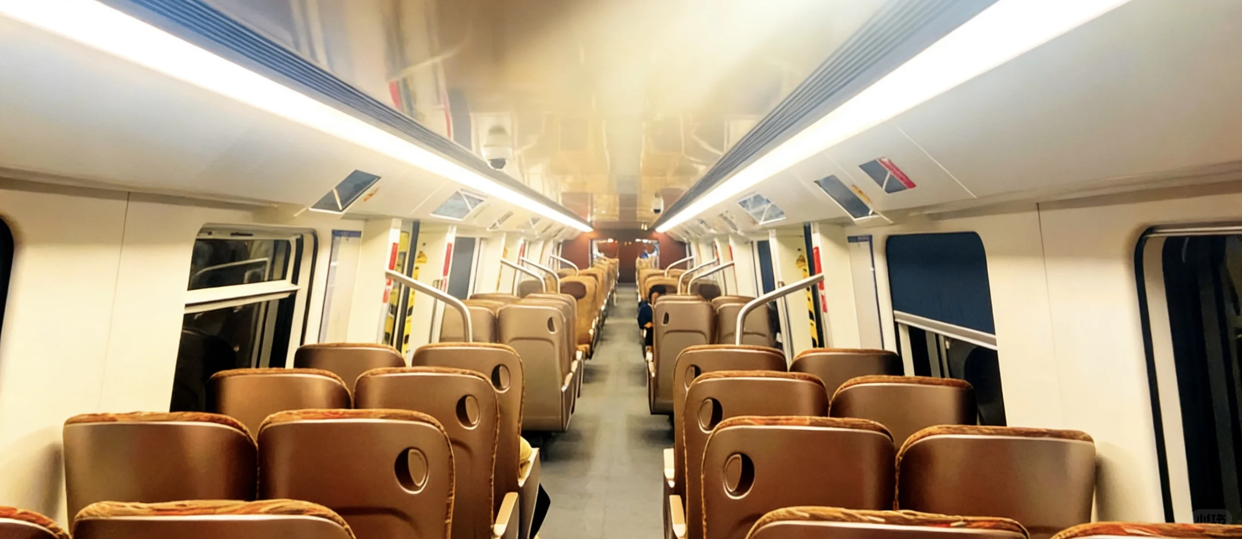 深圳的人都去哪了，地铁空了！