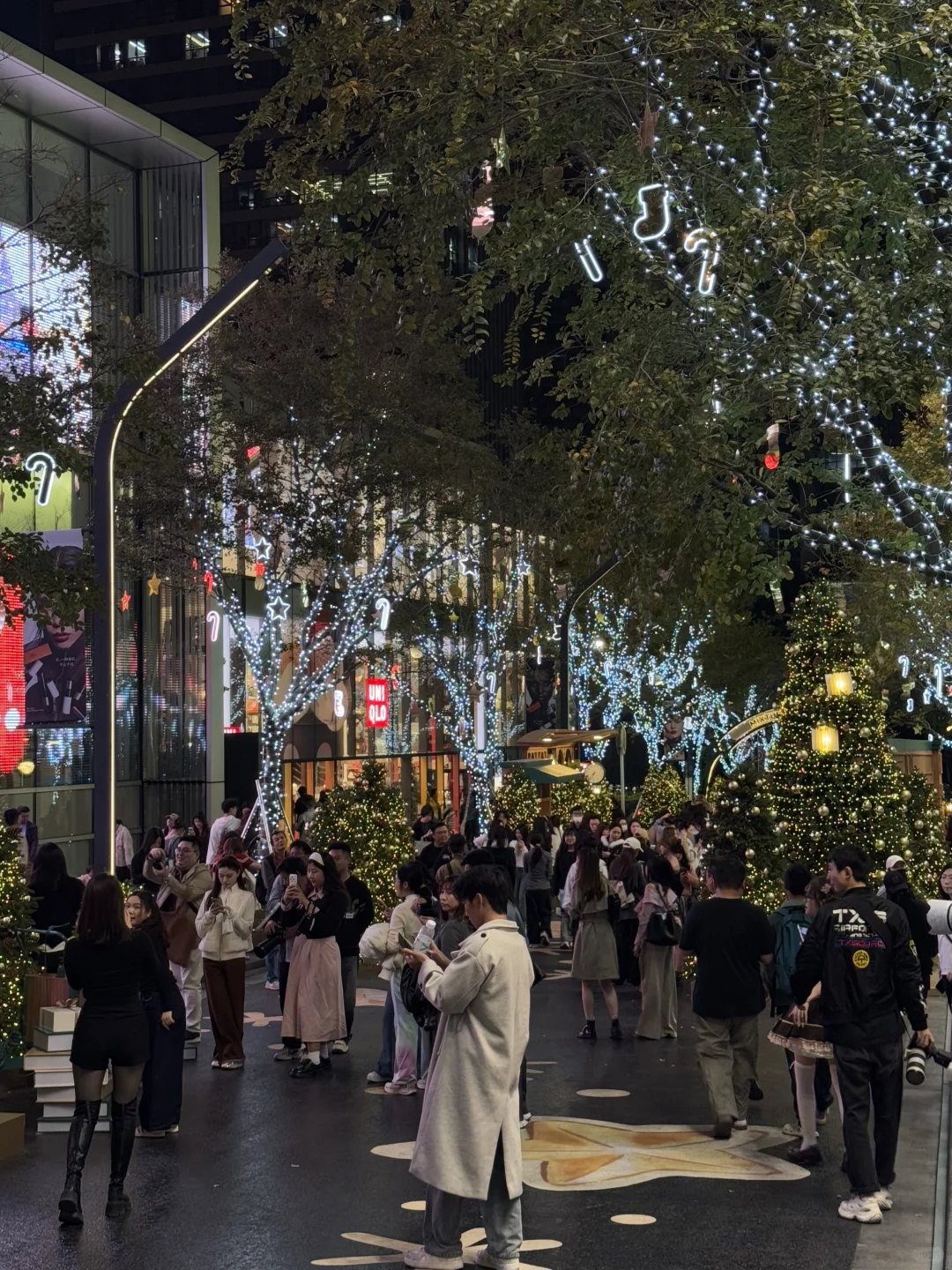 🎄你看，深圳万象天地今年的圣诞布景…